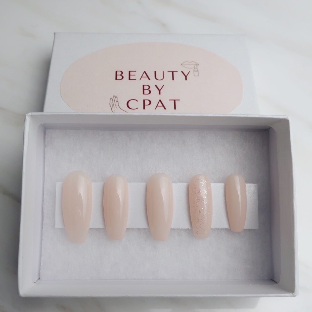 LUXURY PRESS ON NAILS